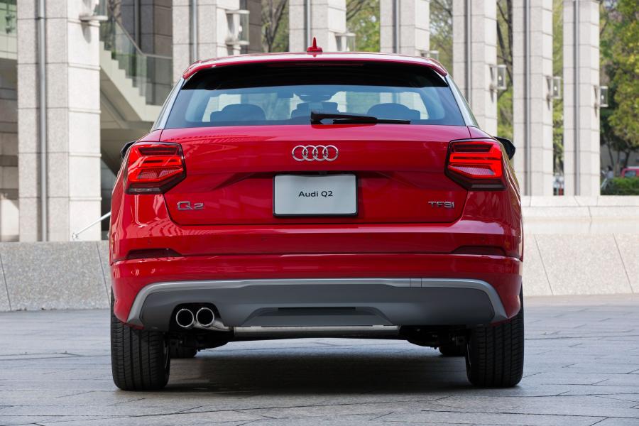  Audi Q2 TFSI S-Line 2017 года  (JP) (фото 7 из 14)